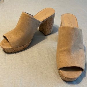 Universal Thread Tan Suede Block Heels 7